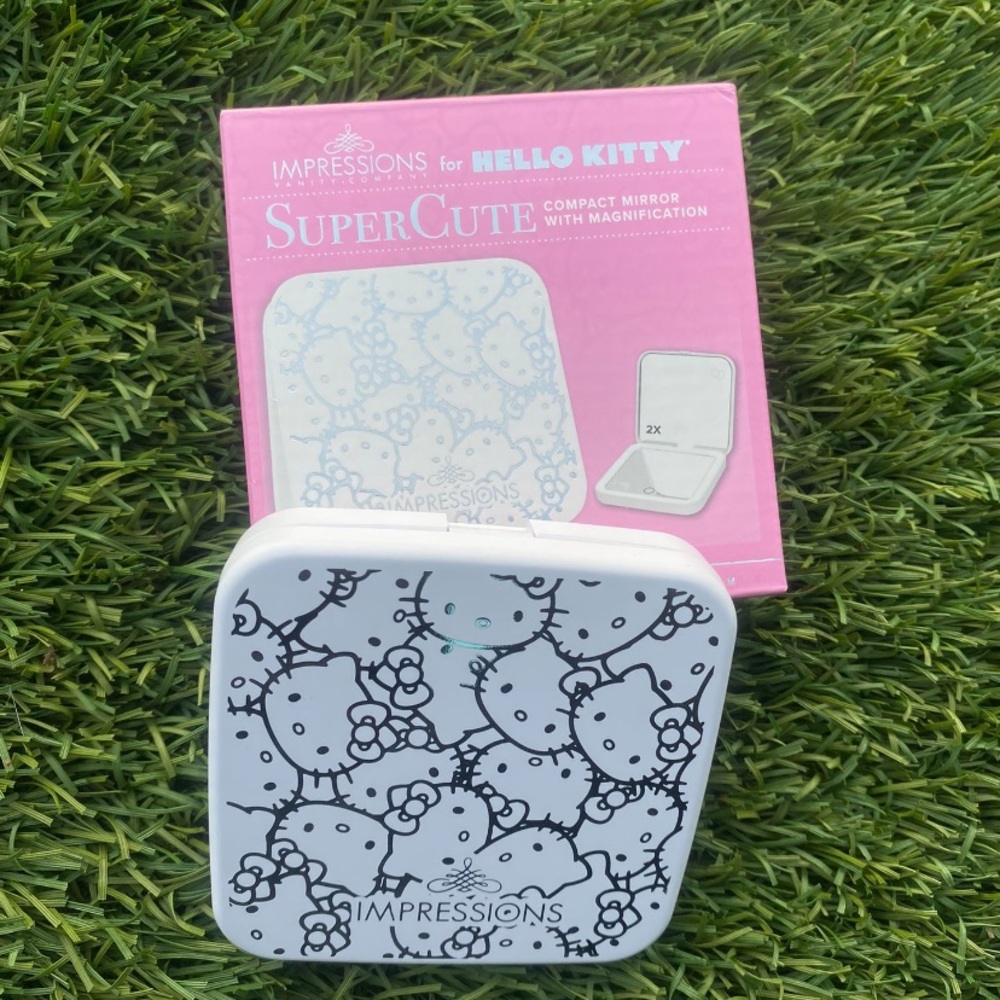 Hello kitty compact mirror